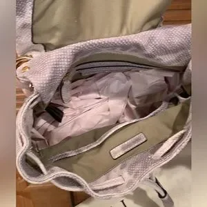 GILI Leather Convertible Backpack Bag in Snow Leopard G.I.L.I. | Bags | Snow Leopard Print Backpack Bucket Bag  main image 2